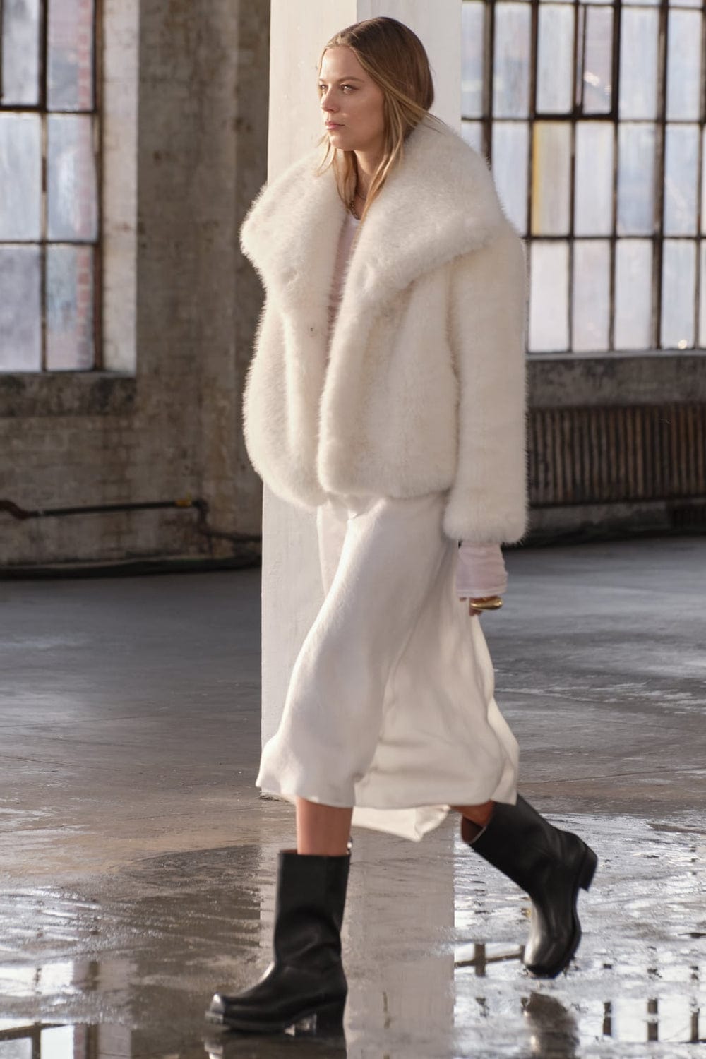 Women | Short Coat | Oversized Collar | Faux Fur Look | Warm Outerwear | Elegant Casual