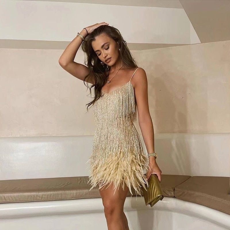 Short Dress with Feather Details for Women | Ideal for Parties and Special Events