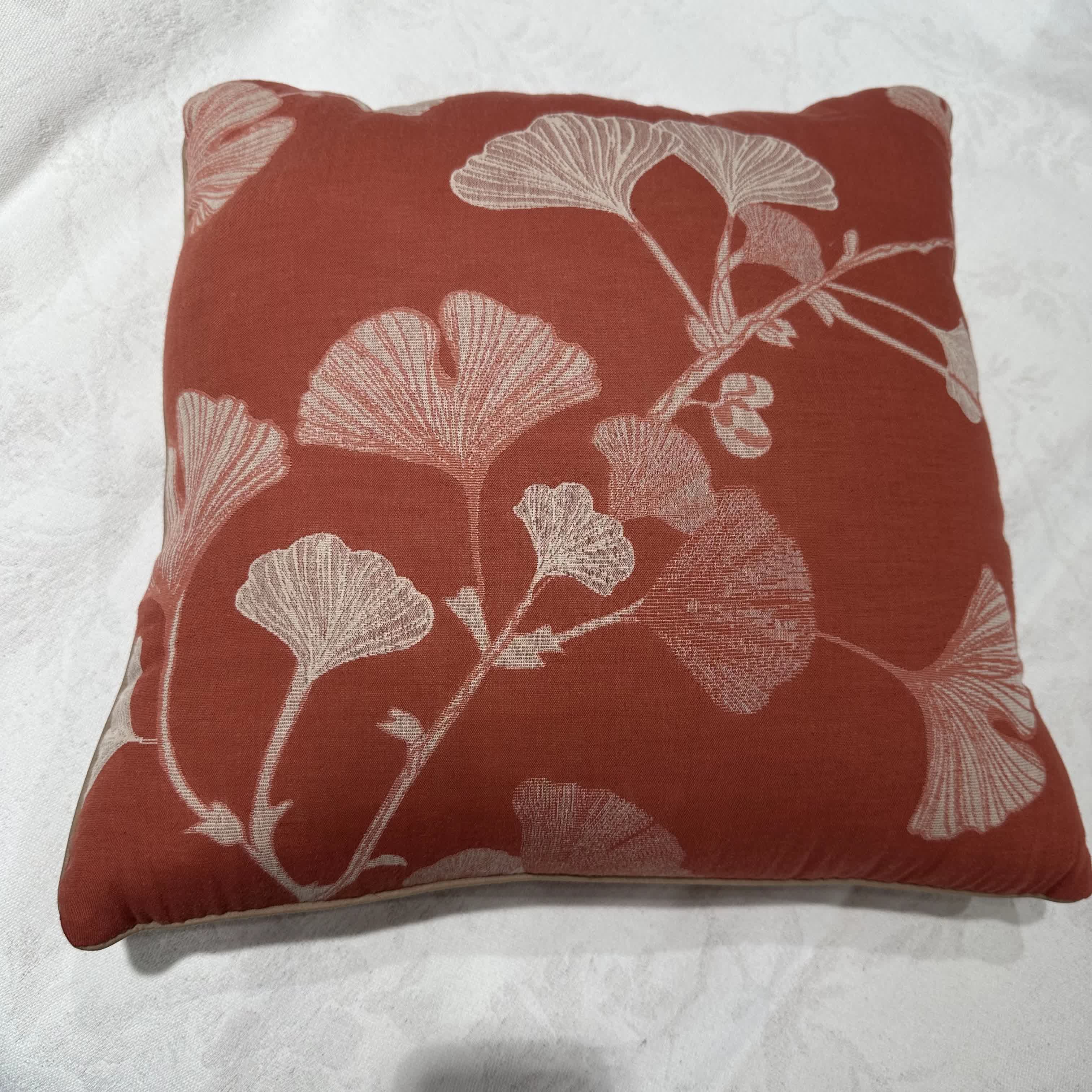 Rustic Ginkgo Leaf Accent Pillow | Decorative Throw Cushion with PP Cotton Insert | Soft Polyester Sofa Pillow | 45×45cm Home Décor