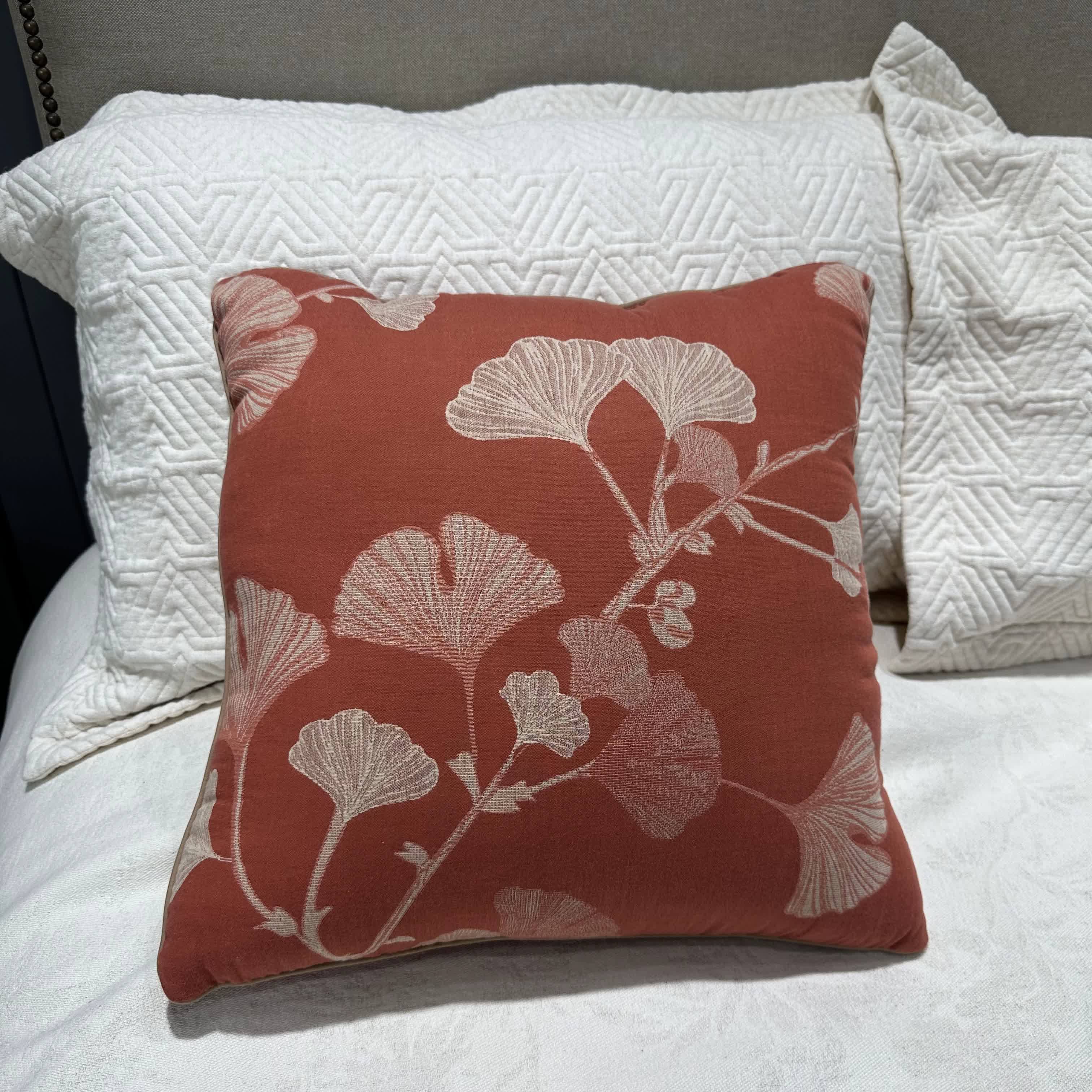 Rustic Ginkgo Leaf Accent Pillow | Decorative Throw Cushion with PP Cotton Insert | Soft Polyester Sofa Pillow | 45×45cm Home Décor