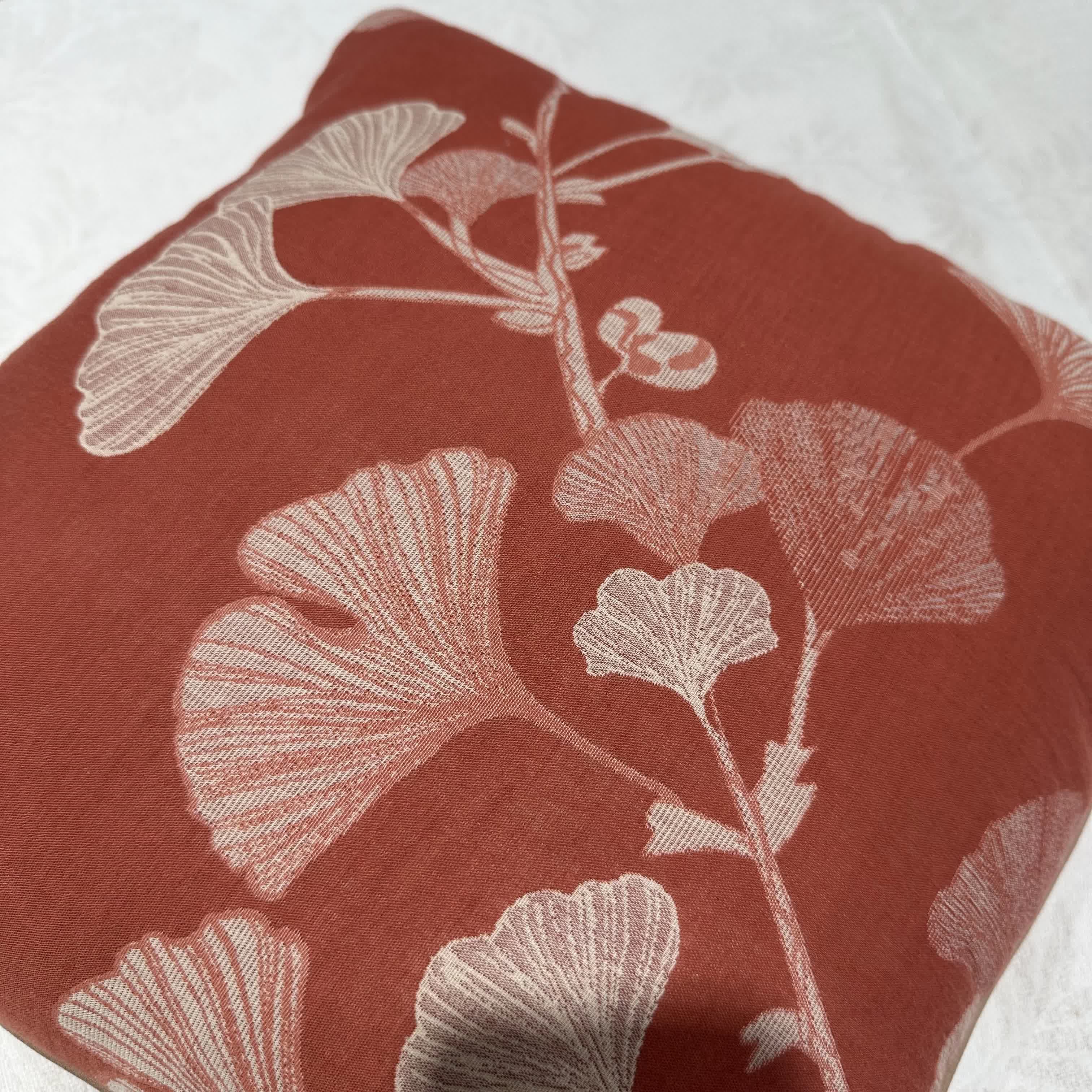 Rustic Ginkgo Leaf Accent Pillow | Decorative Throw Cushion with PP Cotton Insert | Soft Polyester Sofa Pillow | 45×45cm Home Décor