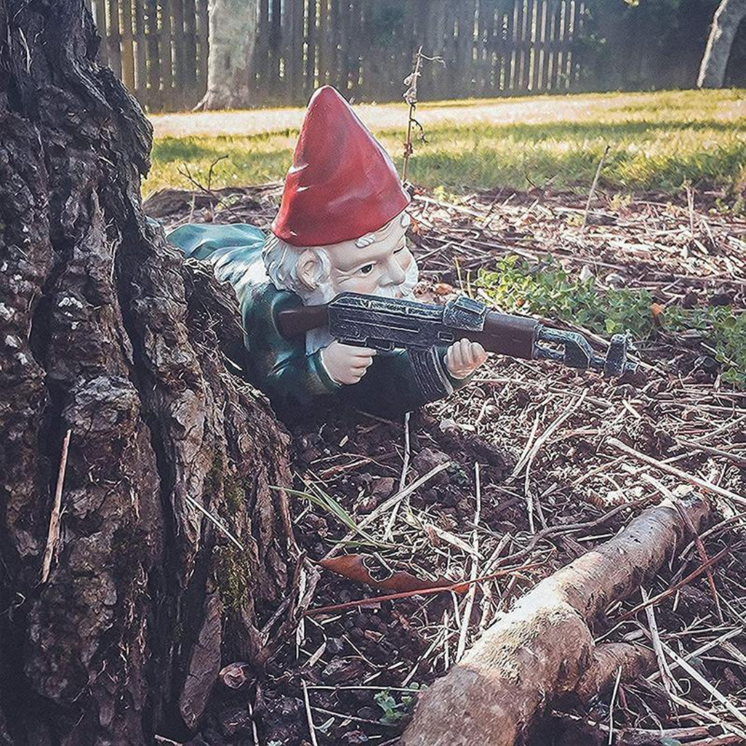 Military Garden Gnome Figurine in Camouflage for Garden & Patio | Weatherproof Resin Garden Decor | Novelty Outdoor Ornament