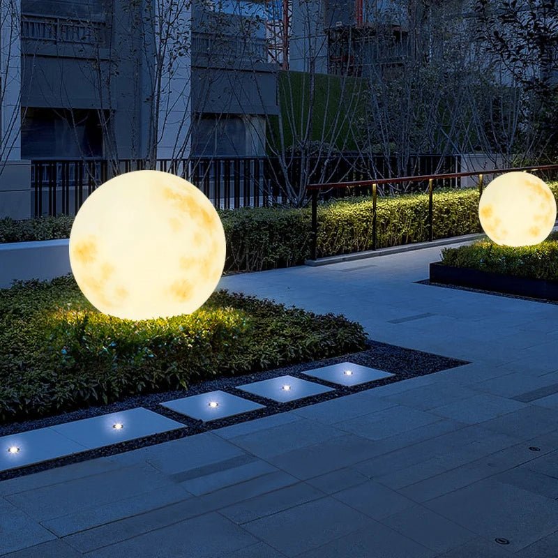 Moonlamp™ | Garden Lamp in the Shape of a Moon