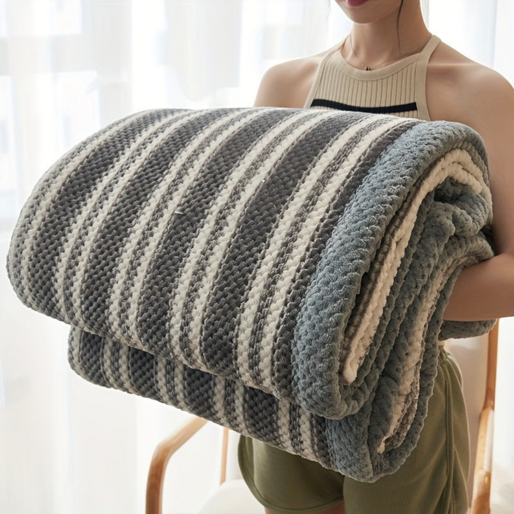 Brivor | Luxurious Fleece Diamond Blanket – Cozy Elegance for Comfortable Moments