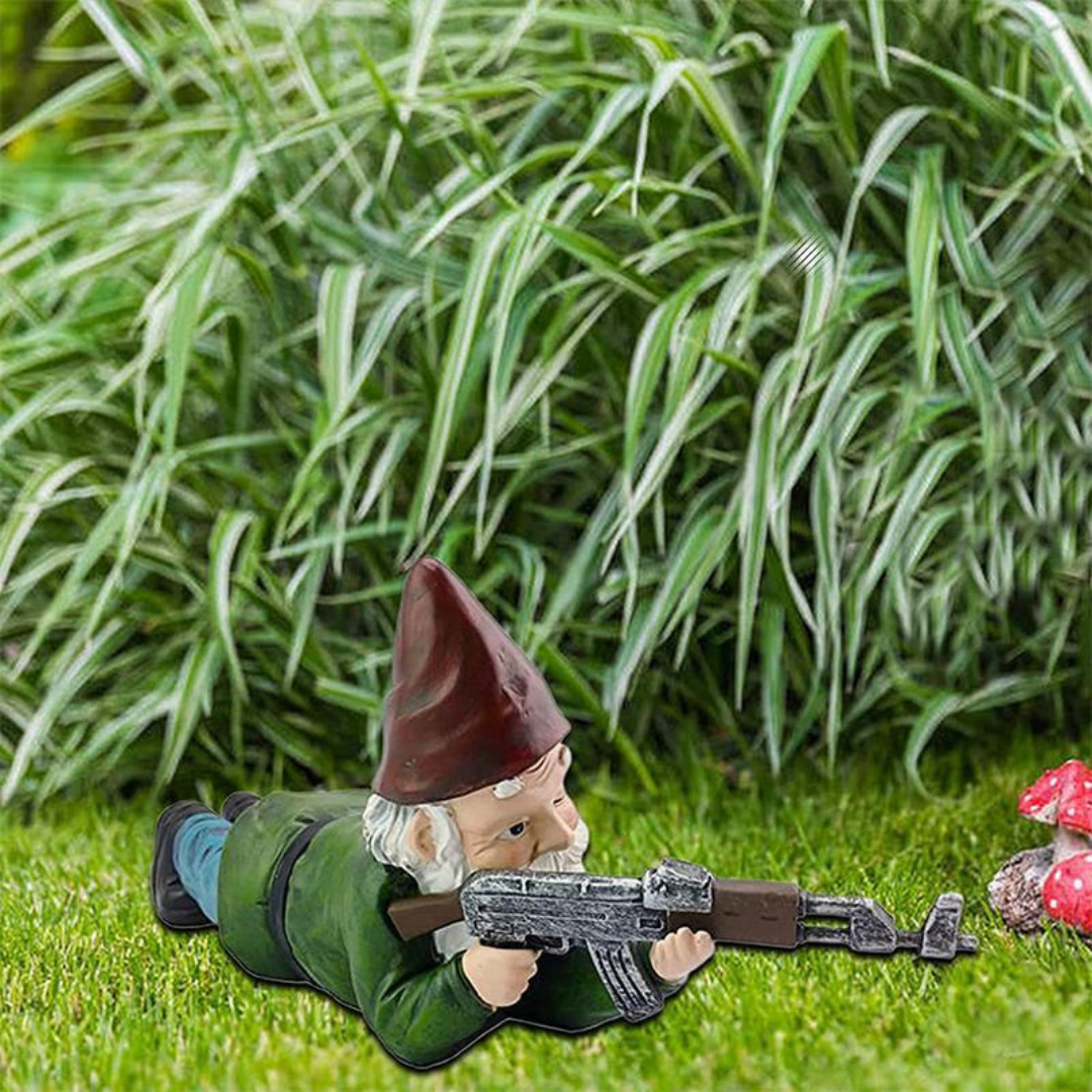Military Garden Gnome Figurine in Camouflage for Garden & Patio | Weatherproof Resin Garden Decor | Novelty Outdoor Ornament