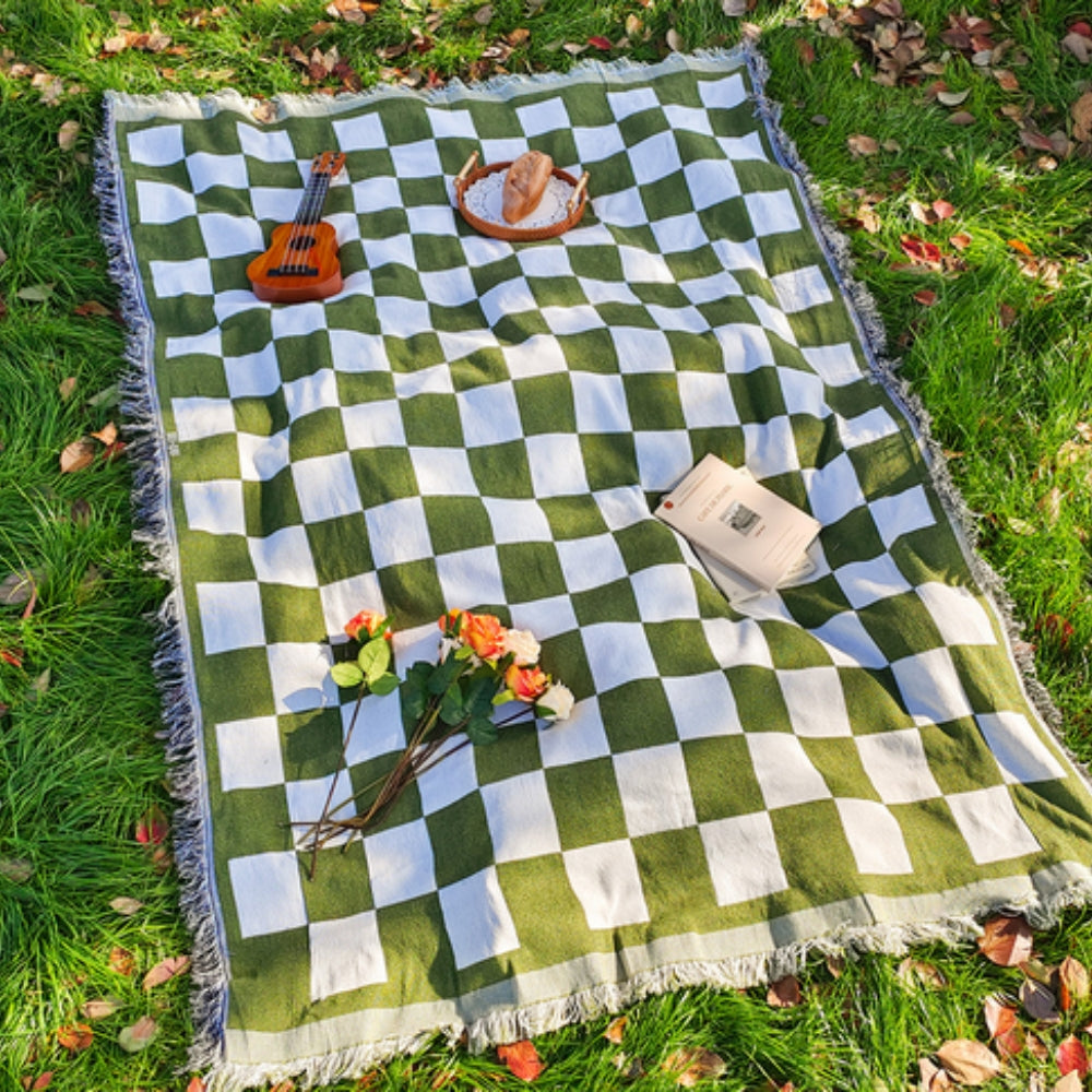 Checked Picnic Blanket 130x180 cm with Fringe | Soft Microfiber Knit | Lightweight All-Season Throw | Indoor Outdoor Use