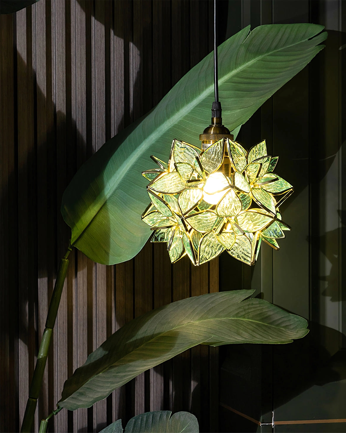 Capiz Pendant Lamp | Handcrafted Brass & Glass Ceiling Light | E26/E27 LED or Edison Bulb | Adjustable Hanging Height | Modern & Classic Interior