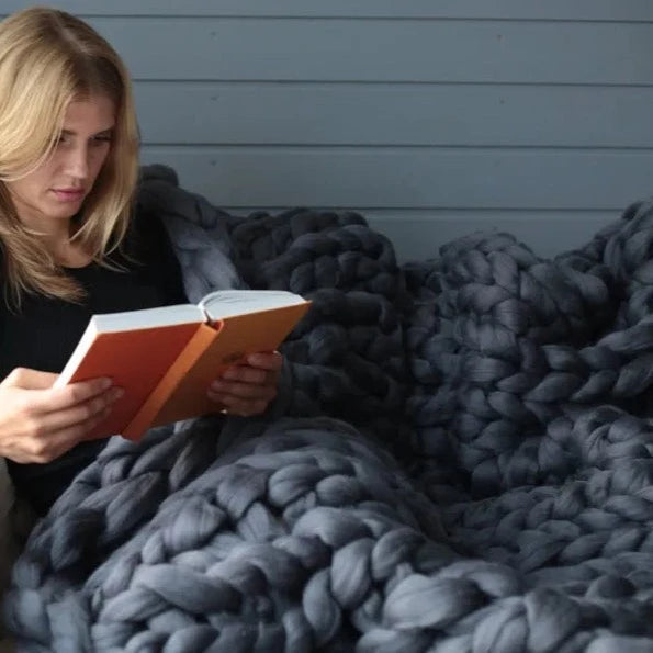 NordWeave | Elegant XXL Knit Blanket Made of Soft Yarn for Living & Bedrooms