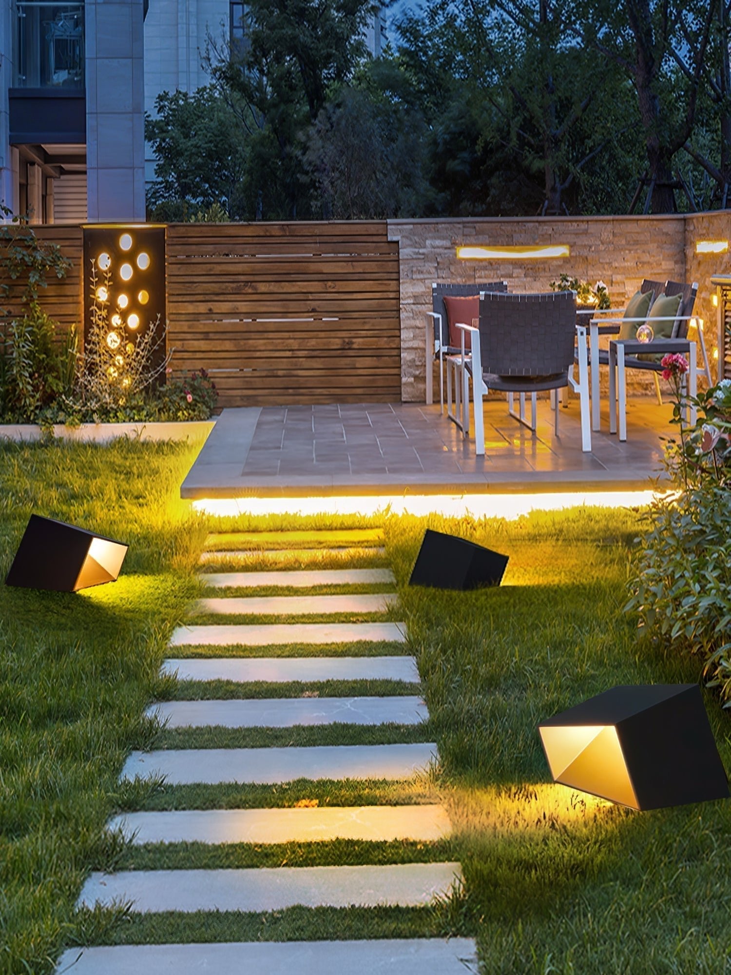 Cube Garden Solar Outdoor Light Compact Design | Integrated LED | Stainless Steel | IP65 Waterproof Patio & Lawn Lighting