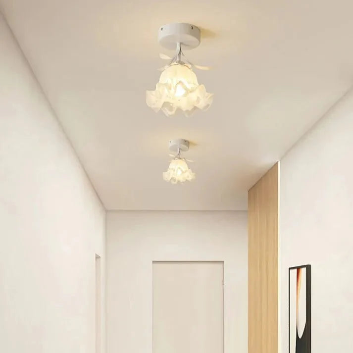 Simple Tiffany Ceiling Lamp with Mini Flowers