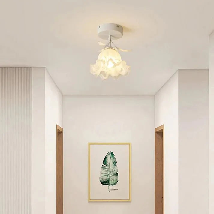 Simple Tiffany Ceiling Lamp with Mini Flowers