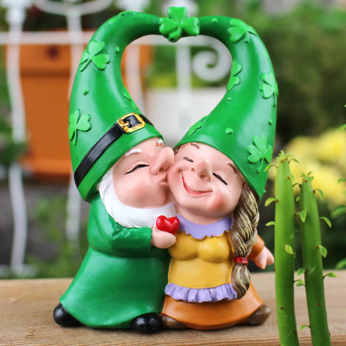 Garden Gnome Love Couple Figurine for Garden & Home Decor | Handmade Resin Ornament | Romantic Gift for Valentine’s & Weddings
