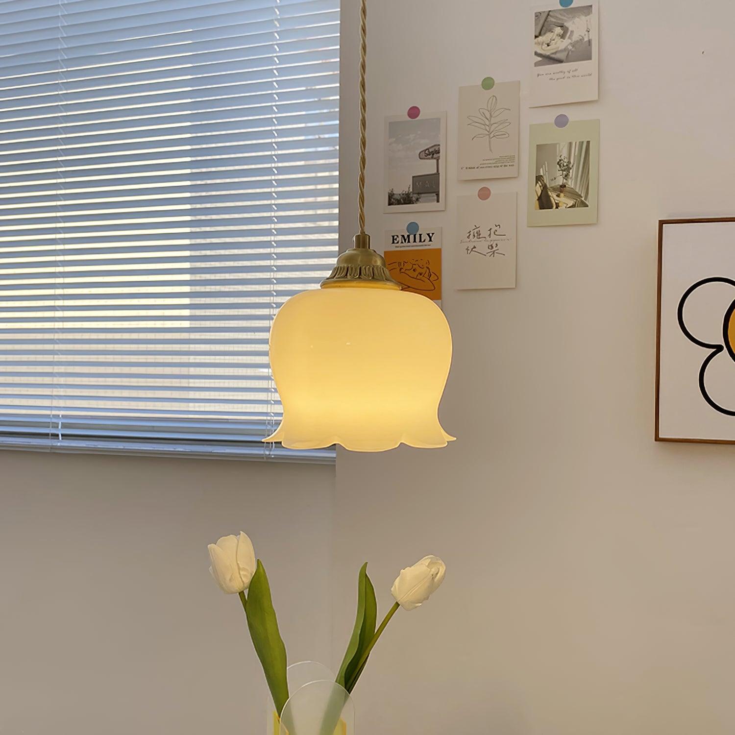 Valley Flower Pendant Lamp Floral Ceiling Light | Brass & Resin Design | E26/E27 Socket | Adjustable 150cm Hanging Cable