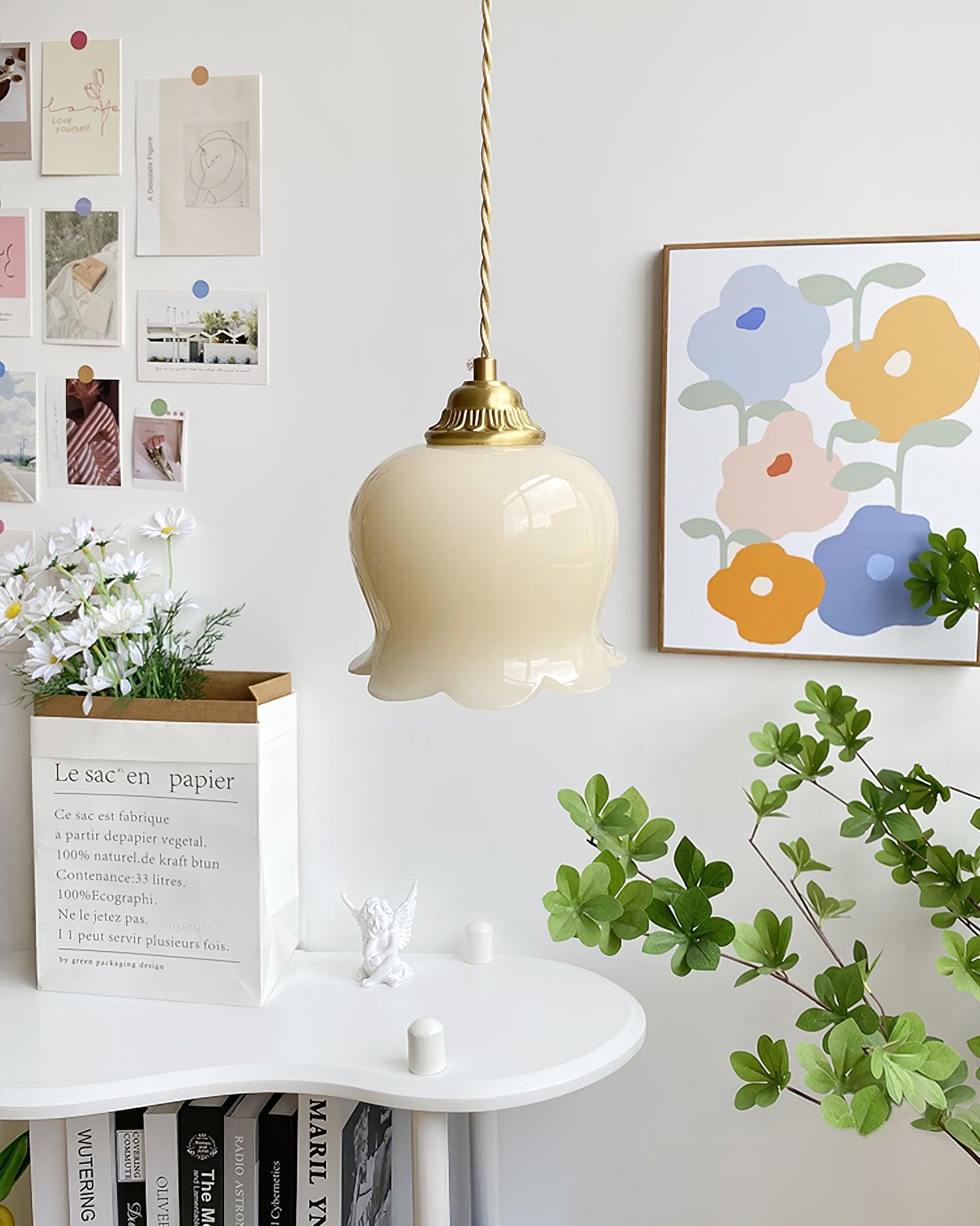 Valley Flower Pendant Lamp Floral Ceiling Light | Brass & Resin Design | E26/E27 Socket | Adjustable 150cm Hanging Cable