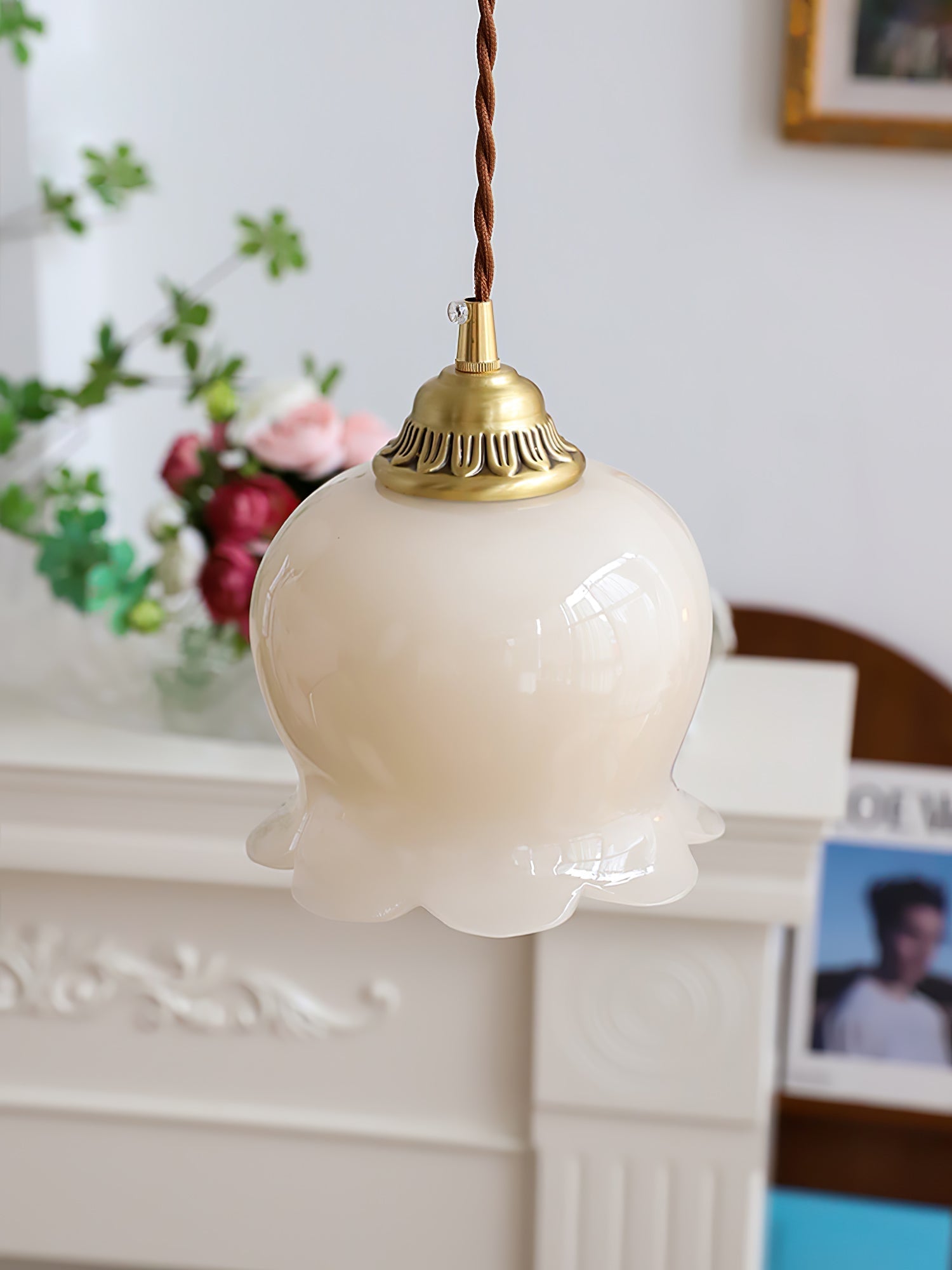 Valley Flower Pendant Lamp Floral Ceiling Light | Brass & Resin Design | E26/E27 Socket | Adjustable 150cm Hanging Cable