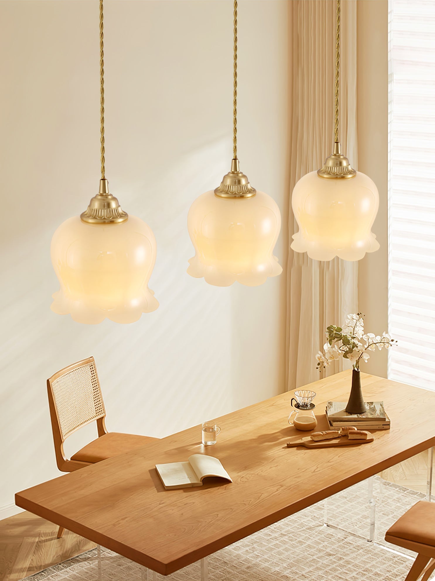 Valley Flower Pendant Lamp Floral Ceiling Light | Brass & Resin Design | E26/E27 Socket | Adjustable 150cm Hanging Cable