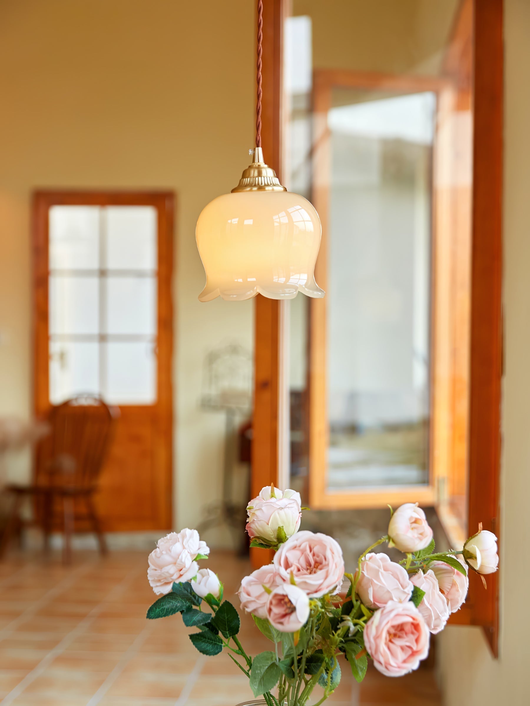 Valley Flower Pendant Lamp Floral Ceiling Light | Brass & Resin Design | E26/E27 Socket | Adjustable 150cm Hanging Cable