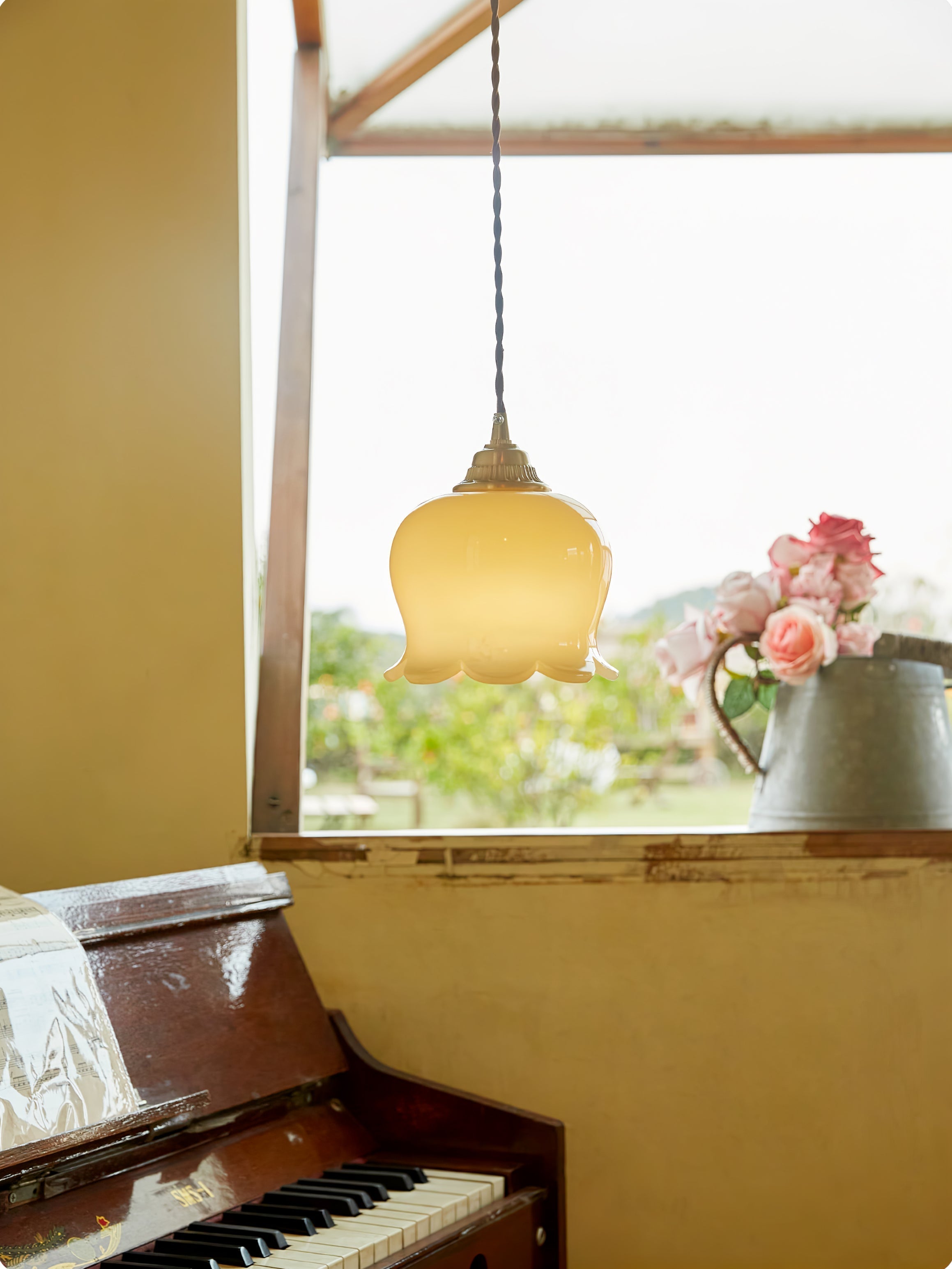 Valley Flower Pendant Lamp Floral Ceiling Light | Brass & Resin Design | E26/E27 Socket | Adjustable 150cm Hanging Cable