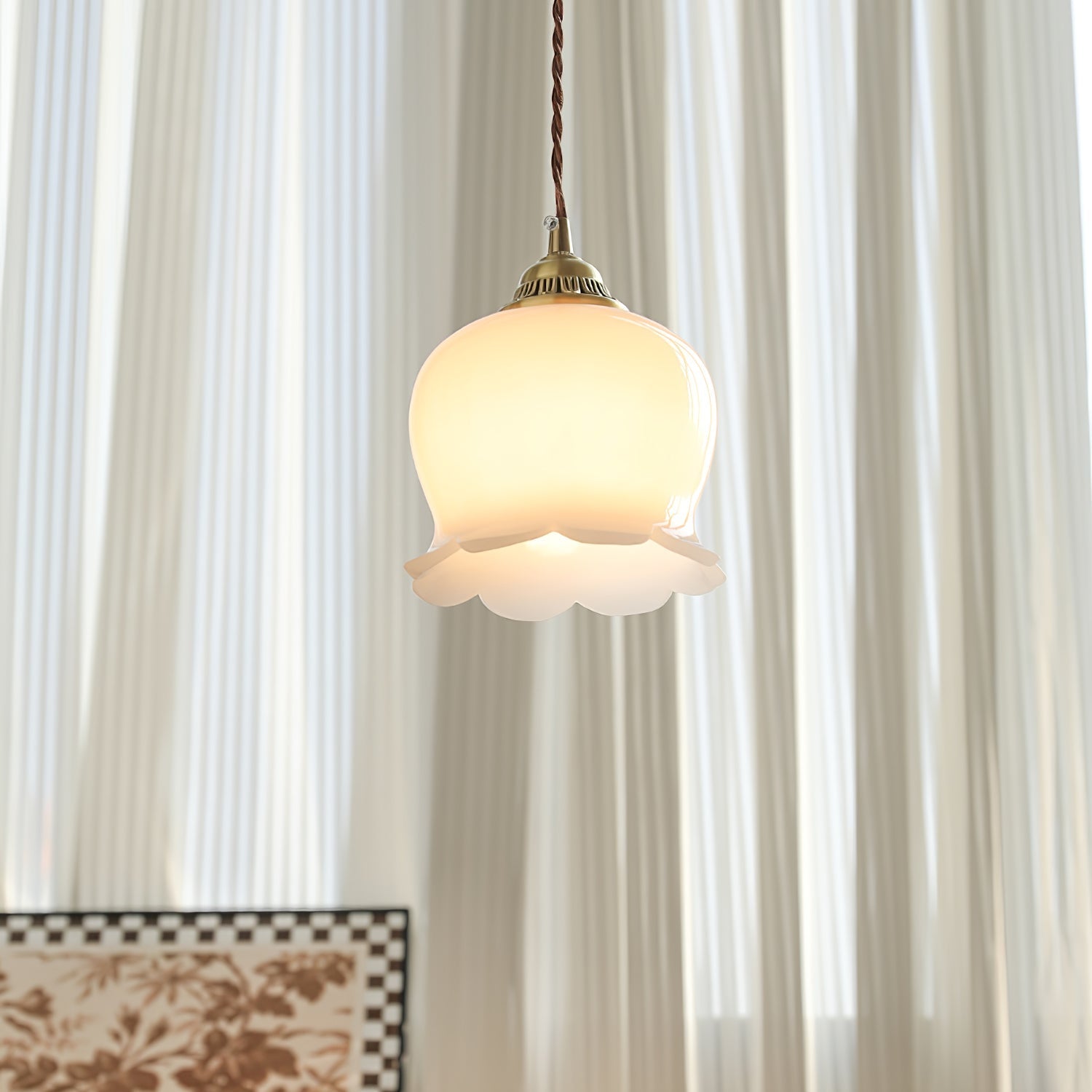 Valley Flower Pendant Lamp Floral Ceiling Light | Brass & Resin Design | E26/E27 Socket | Adjustable 150cm Hanging Cable