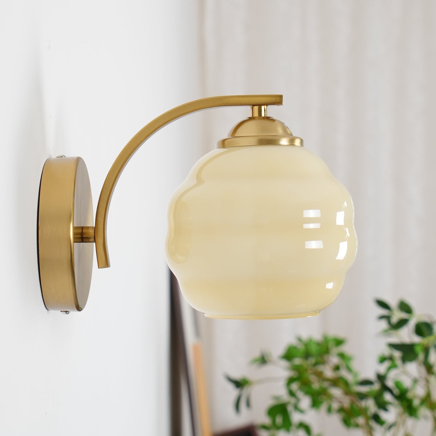 Art Deco Vintage Wall Lamp Glass Shade | Gold or Chrome Finish | E26 E27 LED Compatible | Classic Indoor Wall Lighting