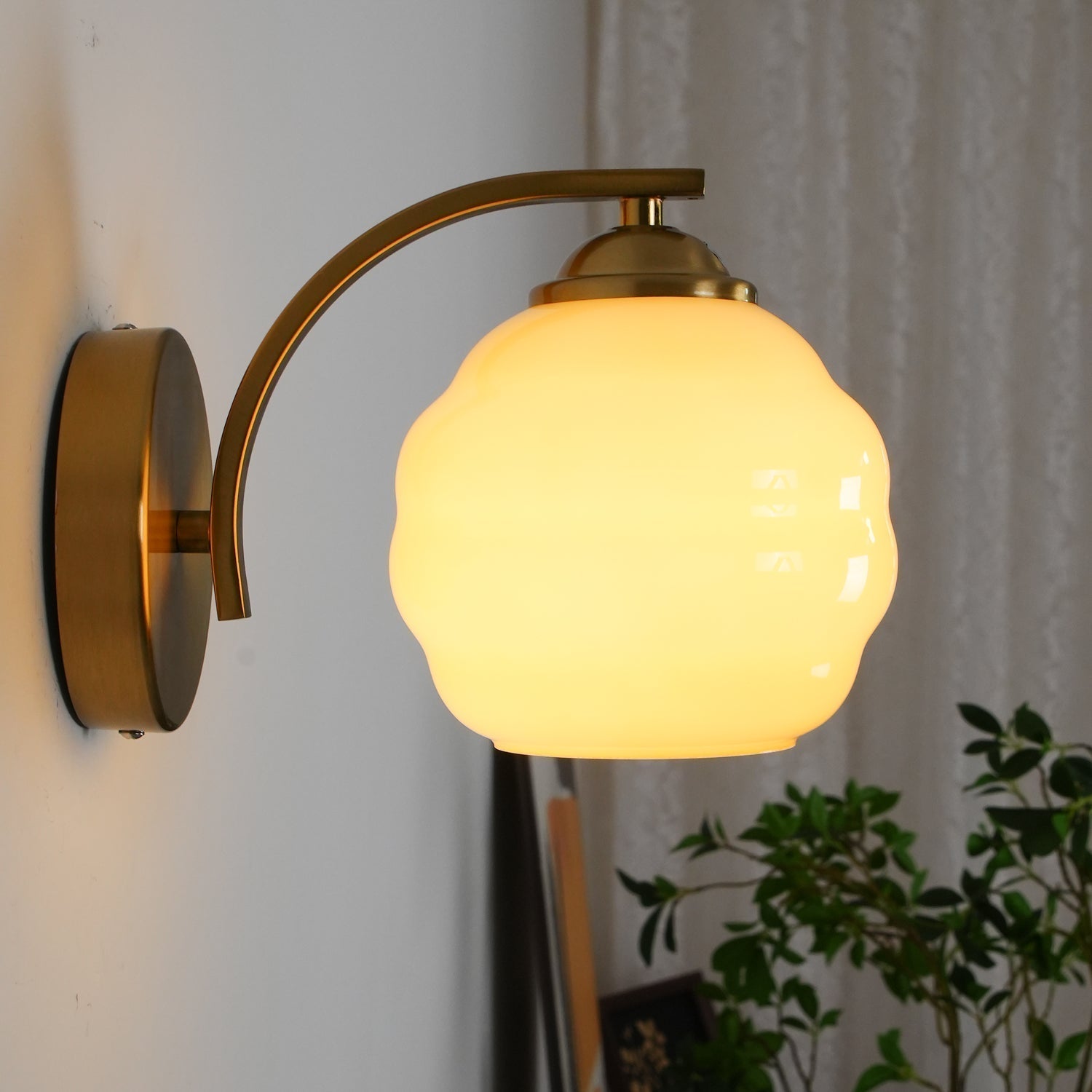 Art Deco Vintage Wall Lamp Glass Shade | Gold or Chrome Finish | E26 E27 LED Compatible | Classic Indoor Wall Lighting