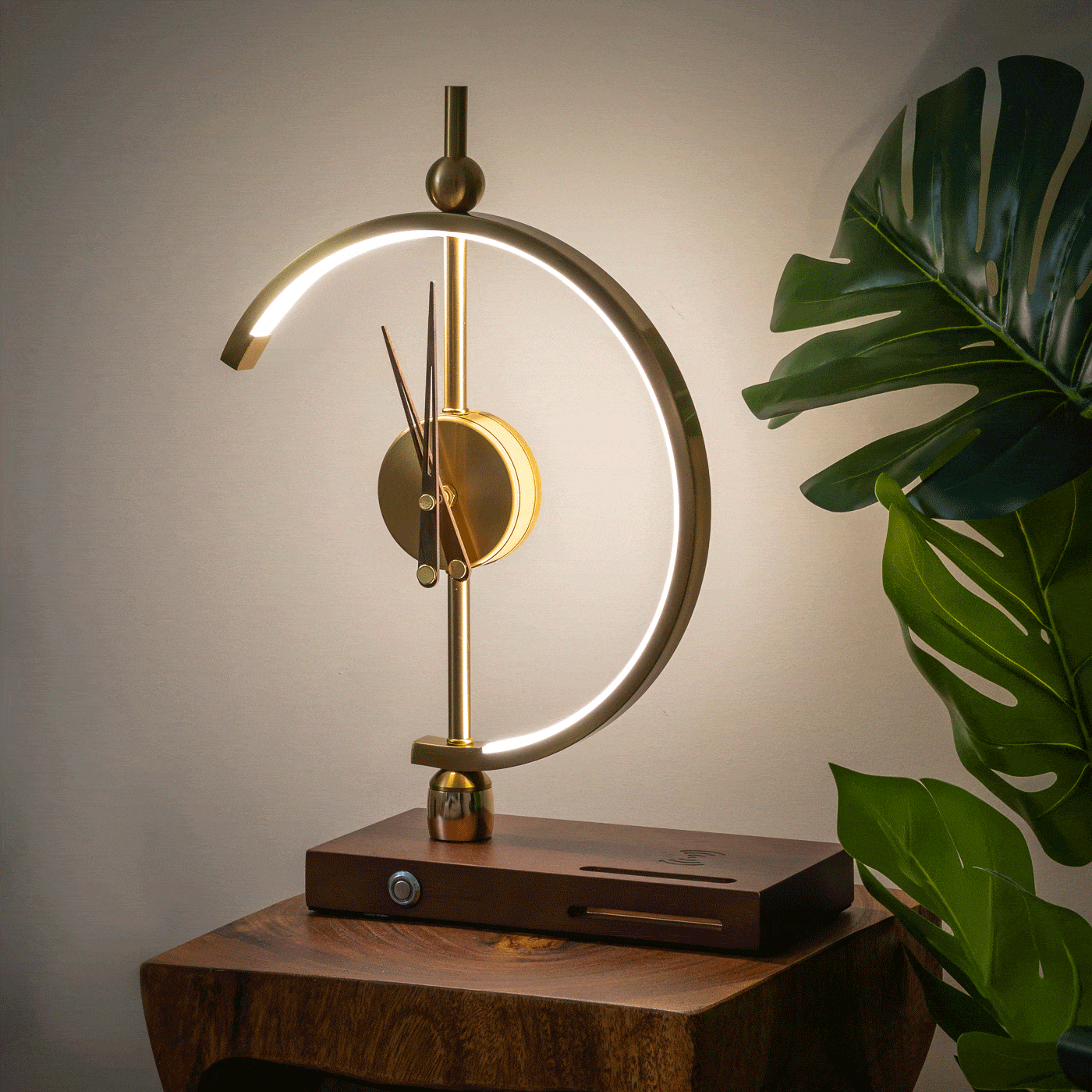 NagoyaLight™ | Luxe Lamp Clock and Charger
