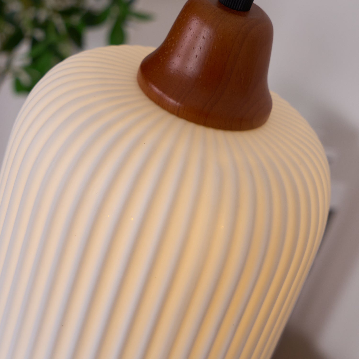 Ceramic Pendant Light for Dining Room & Bedroom | Scandinavian Oak Design | E26/E27 Socket | Rustic Minimalist Hanging Lamp